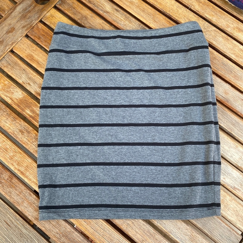 Cute stretchy mini skirt size small